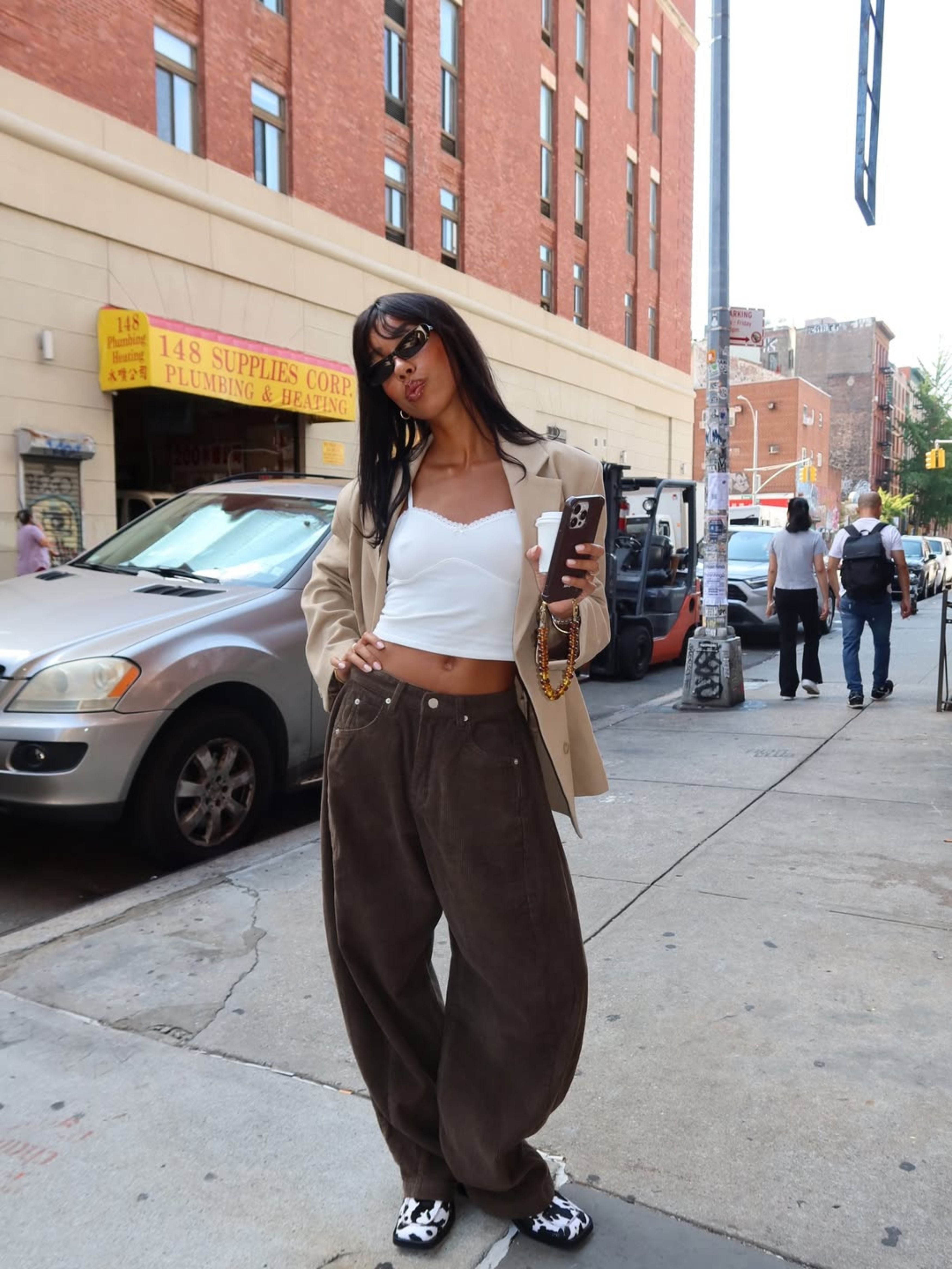 Calça Pantalona Larga de Veludo Cotelê Marrom Cáqui