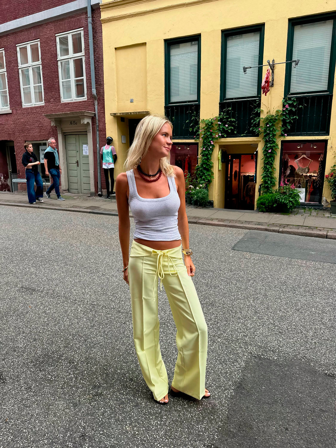 Calça Nula com cinto de amarrar - Amarelo