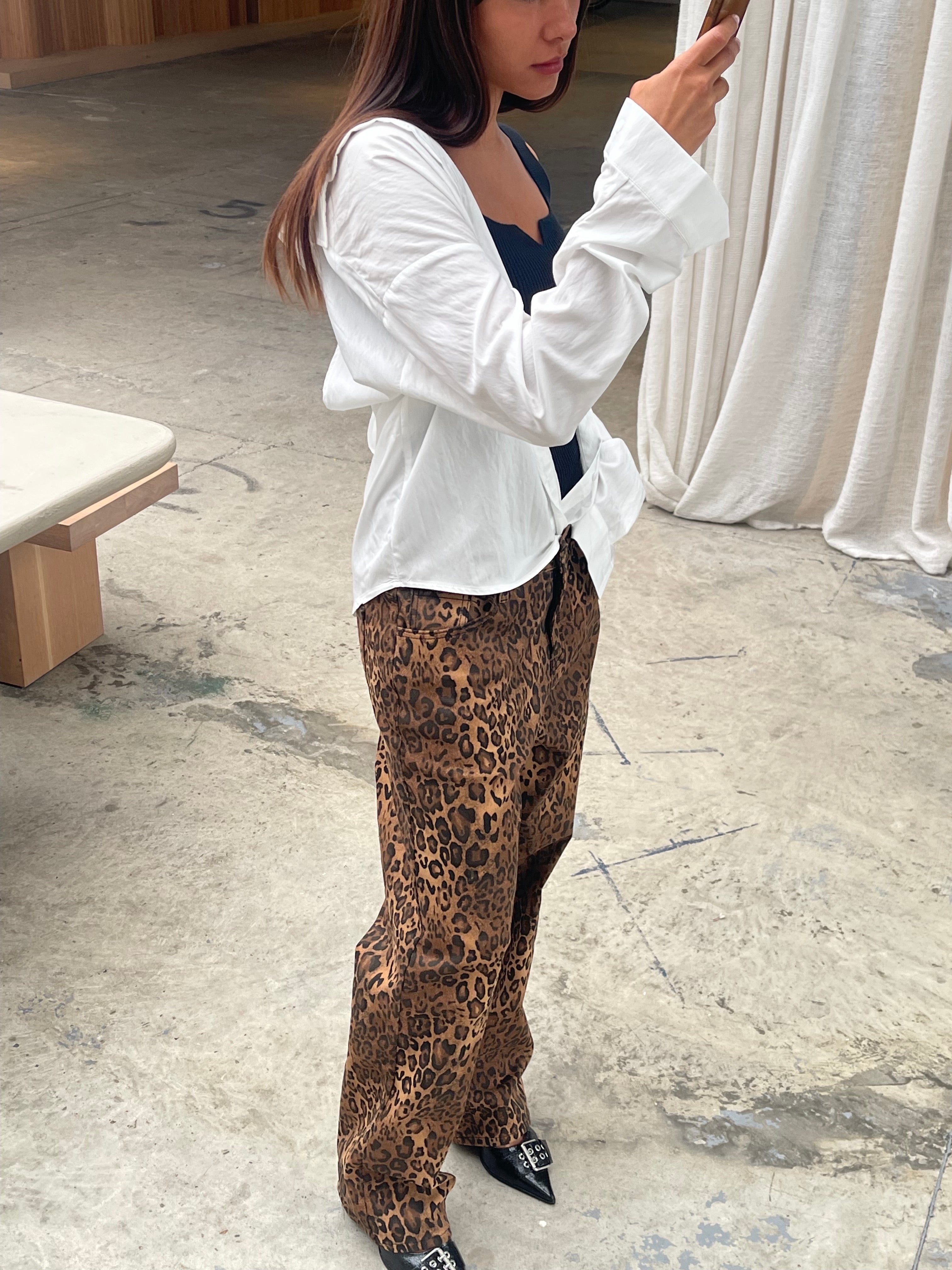 Calça Jeans Reta Leopardo