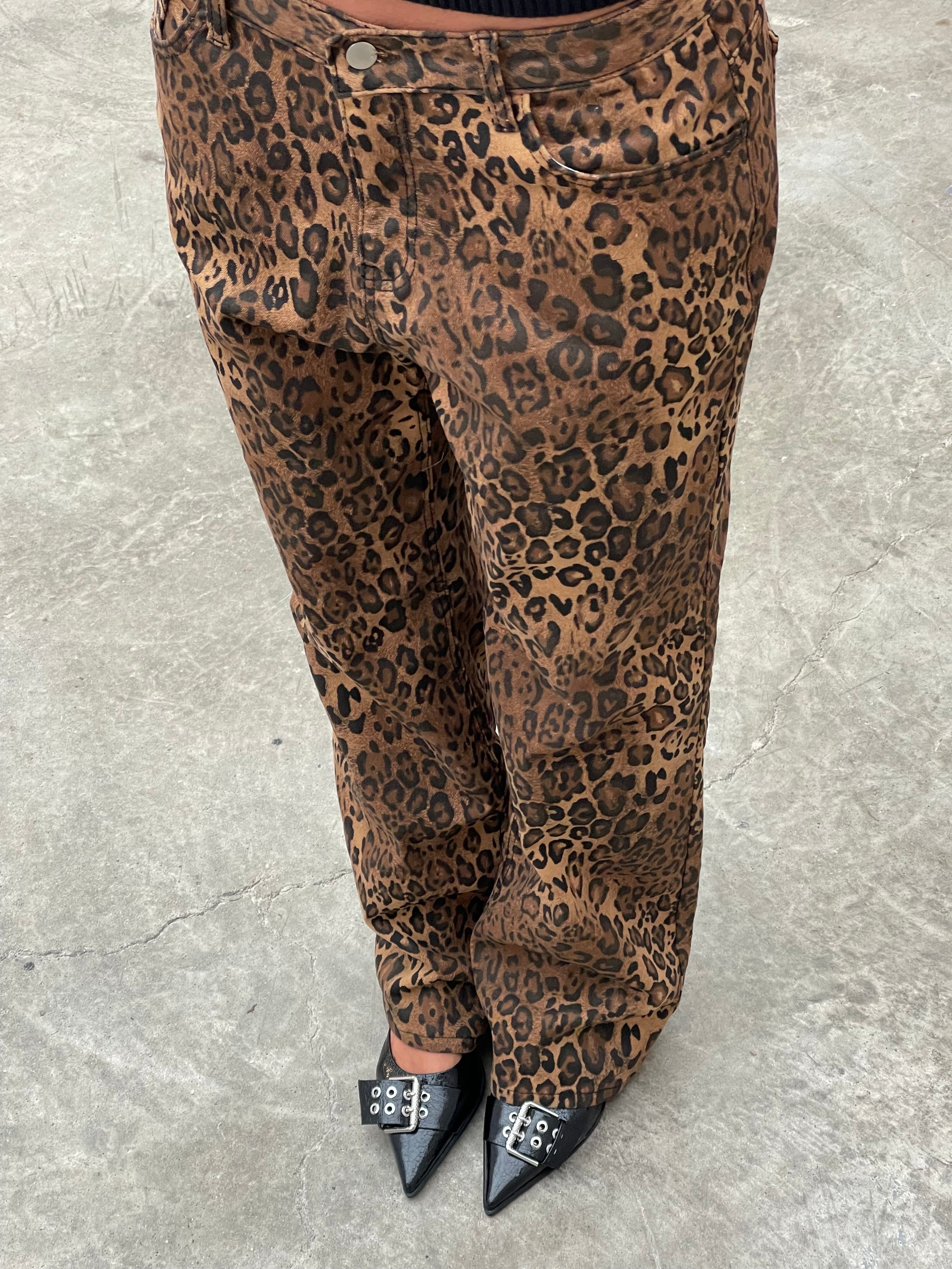 Calça Jeans Reta Leopardo