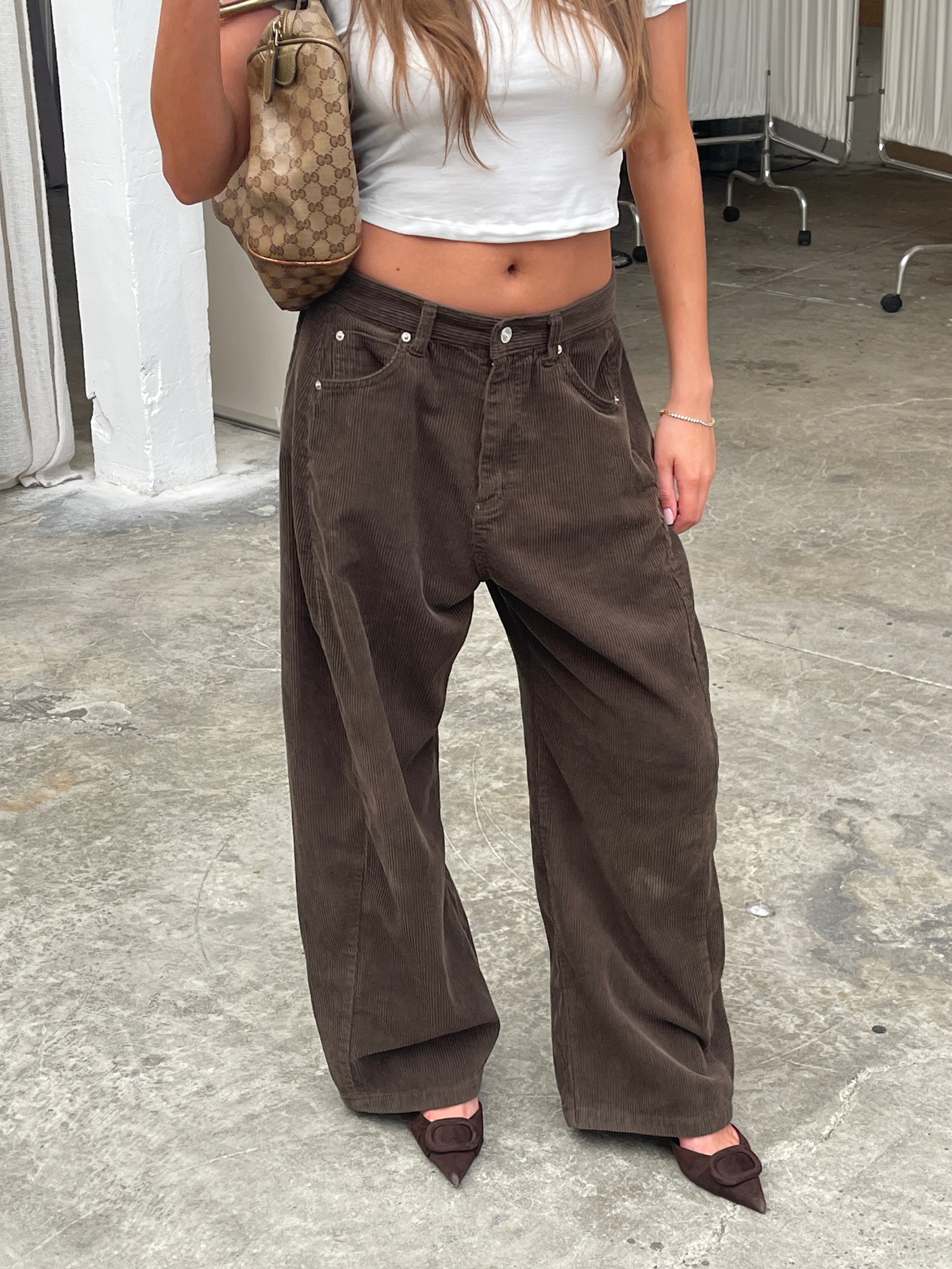 Calça Pantalona Larga de Veludo Cotelê Marrom Cáqui