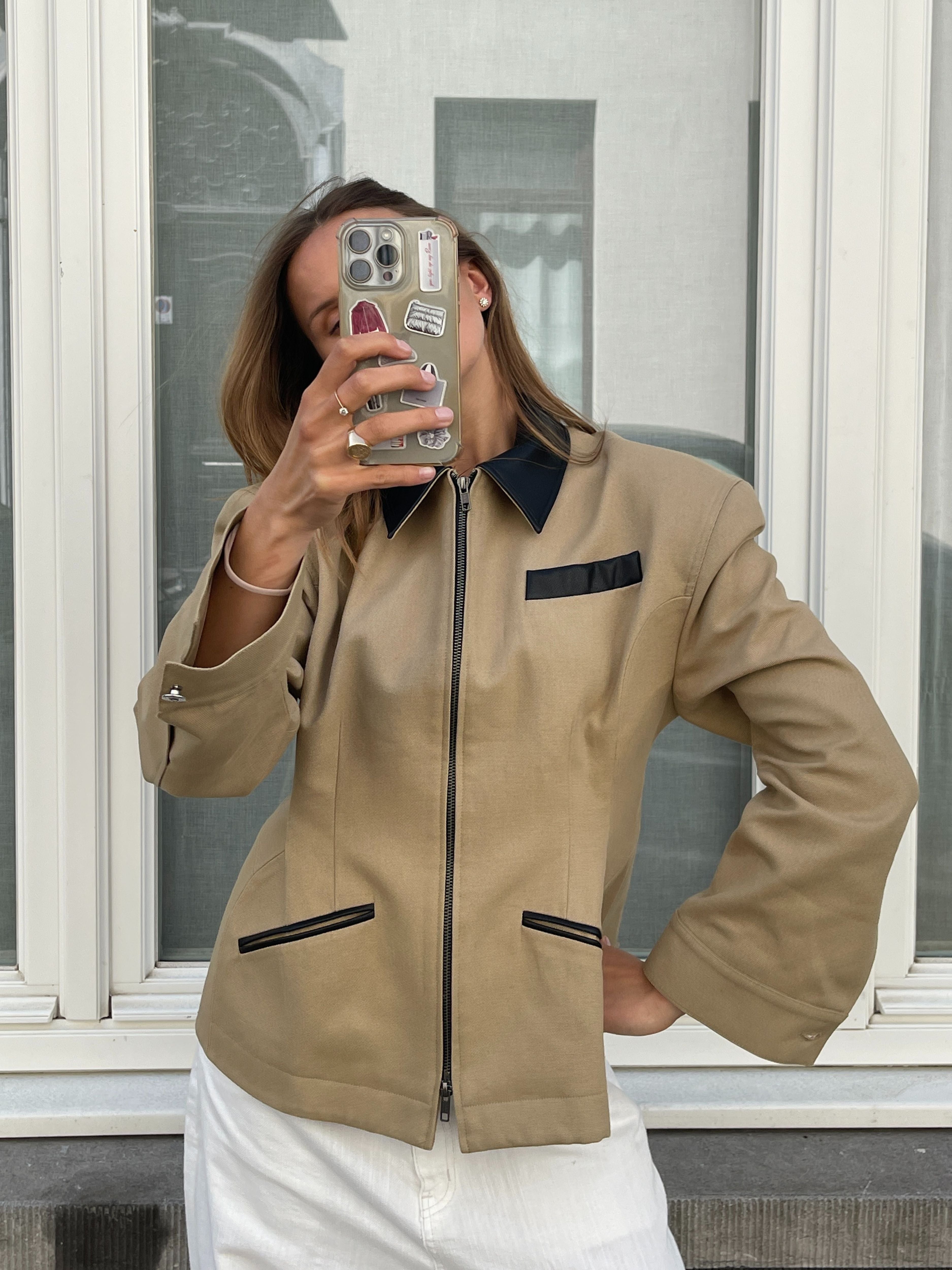 Colete Cinched com Gola Contrastante Caramelo