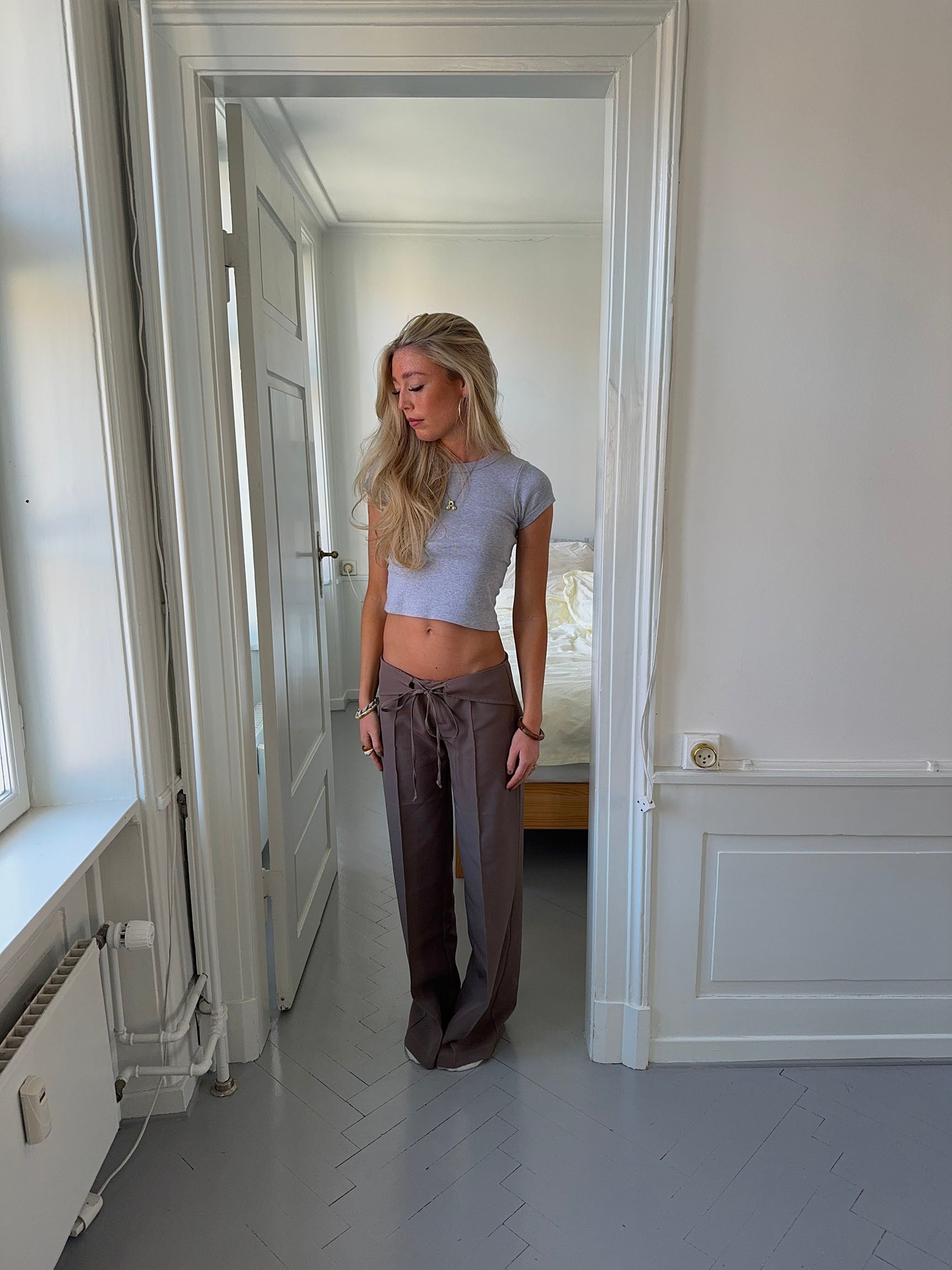 Calça Nula com cinto de amarrar - Taupe