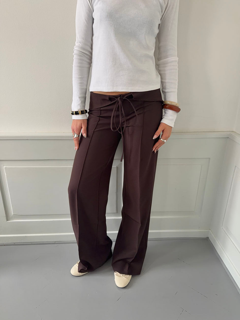 Calça Nula com cinto de amarrar - Marrom escuro