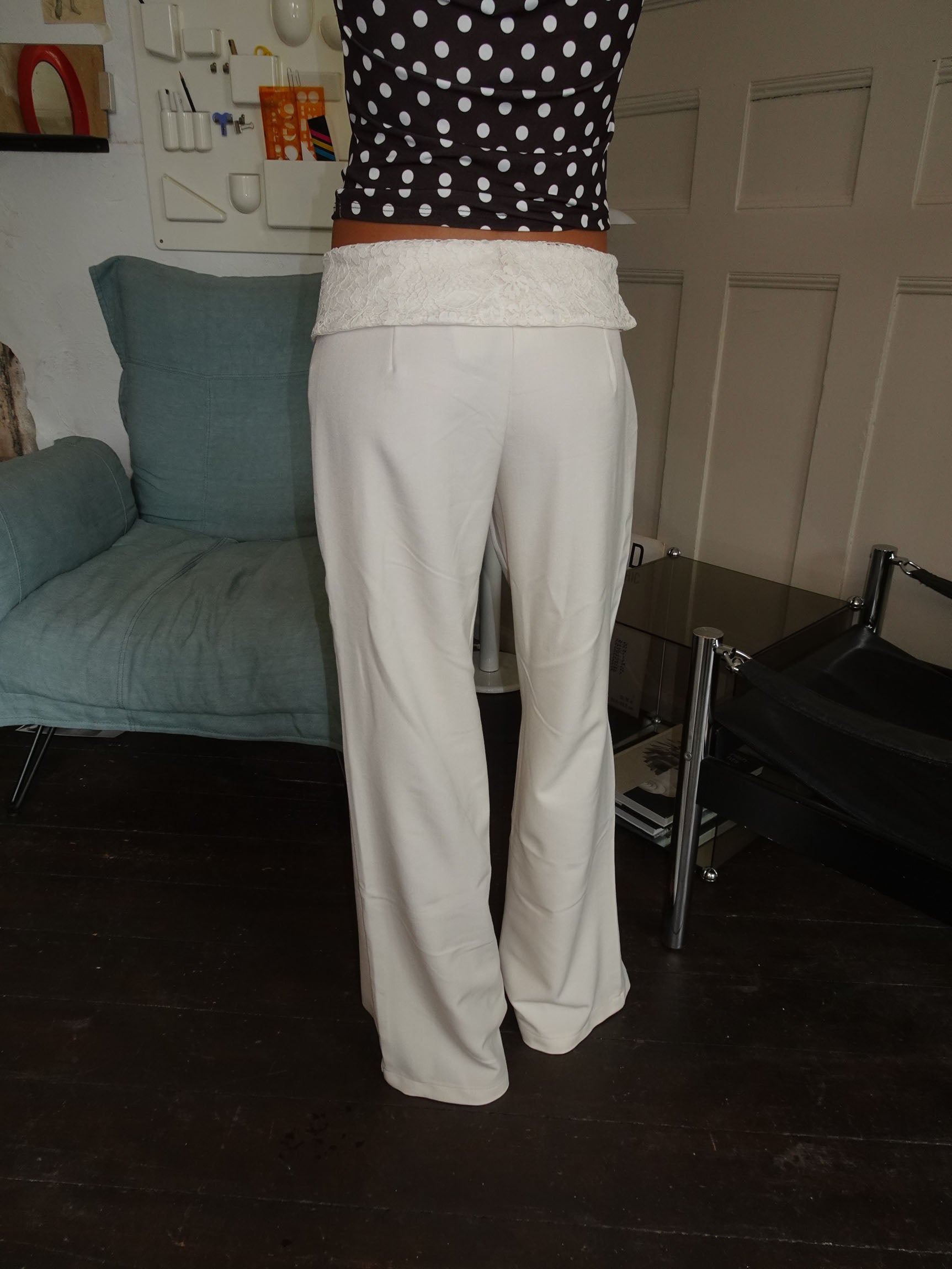 Calça Calsia com acabamento de renda - Off white