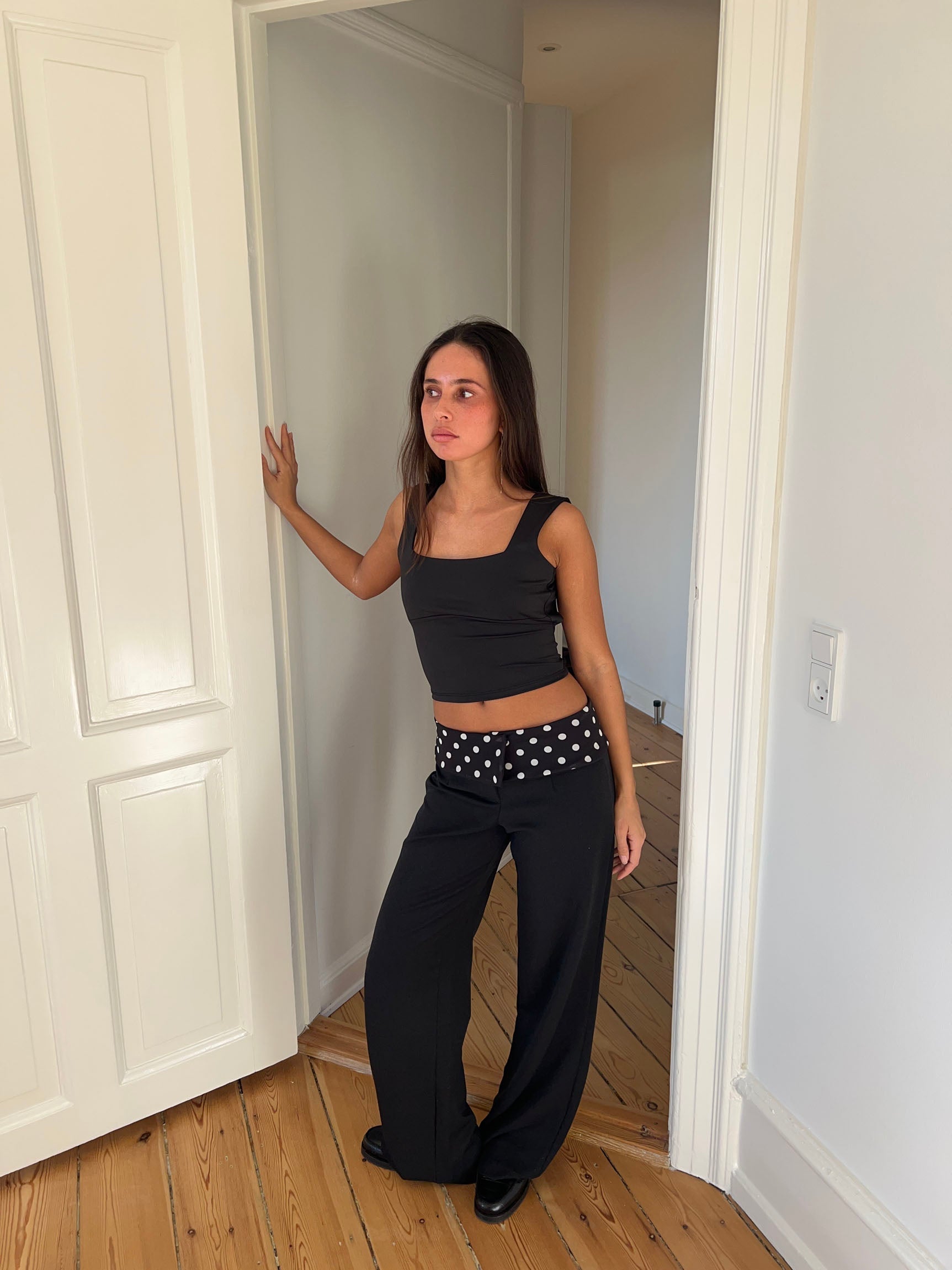 Calça Calsia com acabamento de bolinhas - Preto