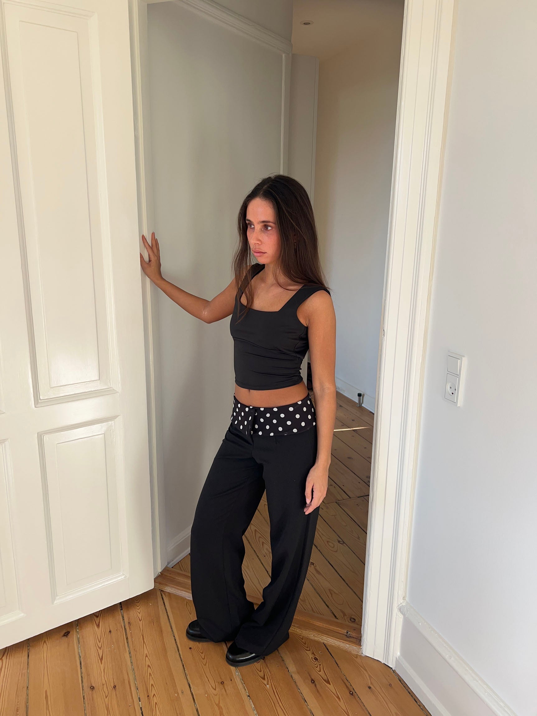 Calça Calsia com acabamento de bolinhas - Preto