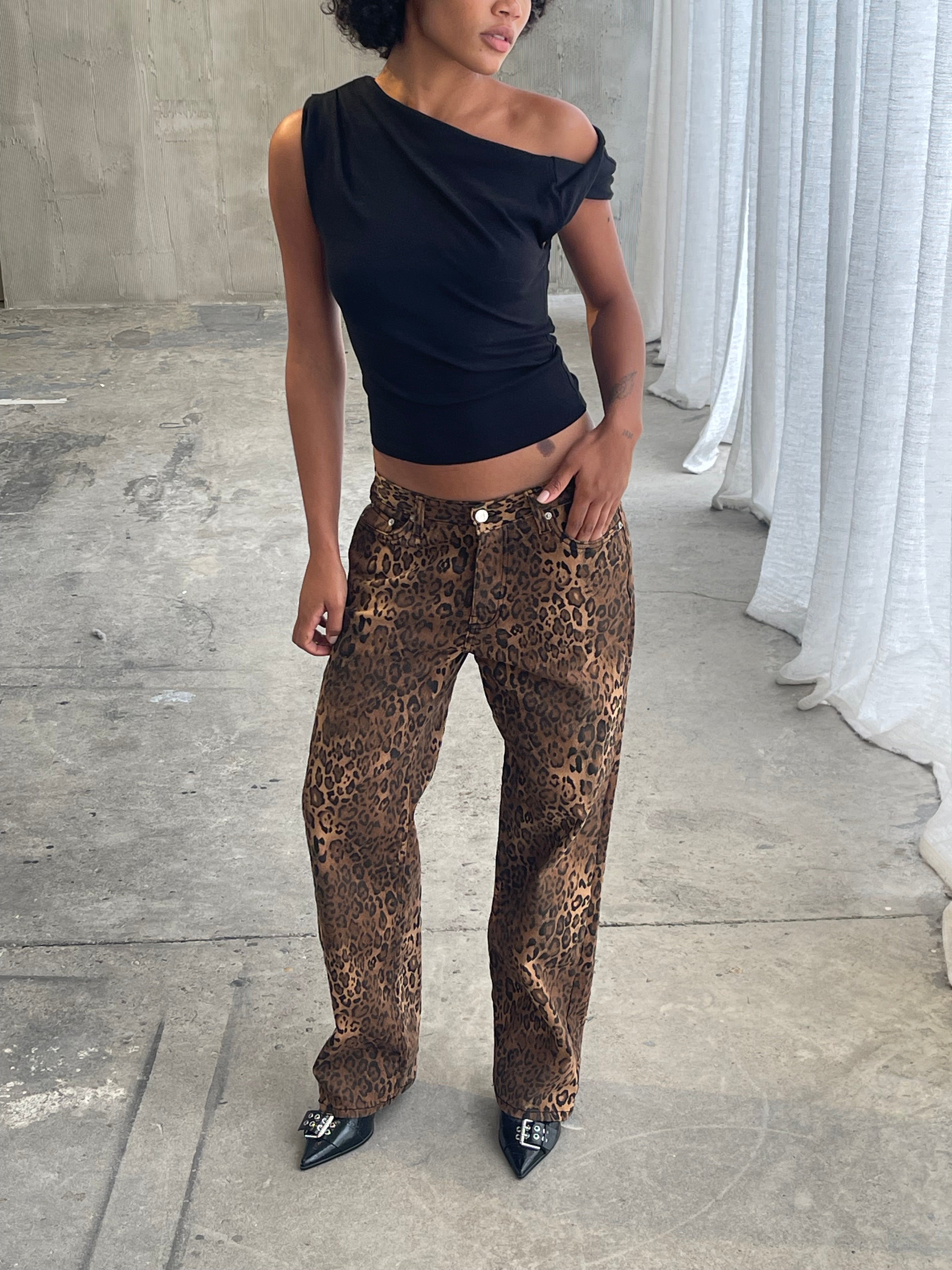 Calça Jeans Reta Leopardo
