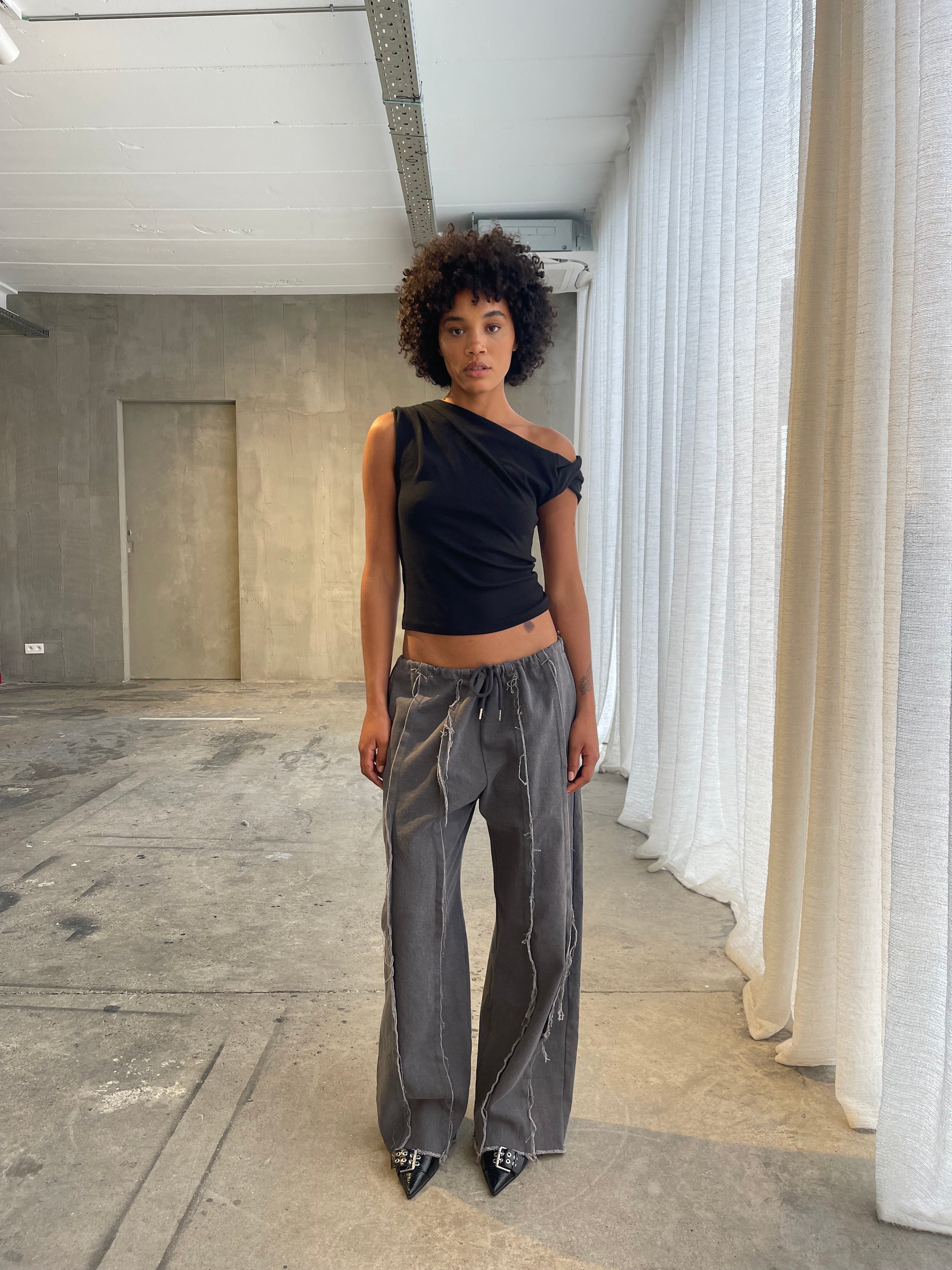 Calça Jogger com Franjas Cinza