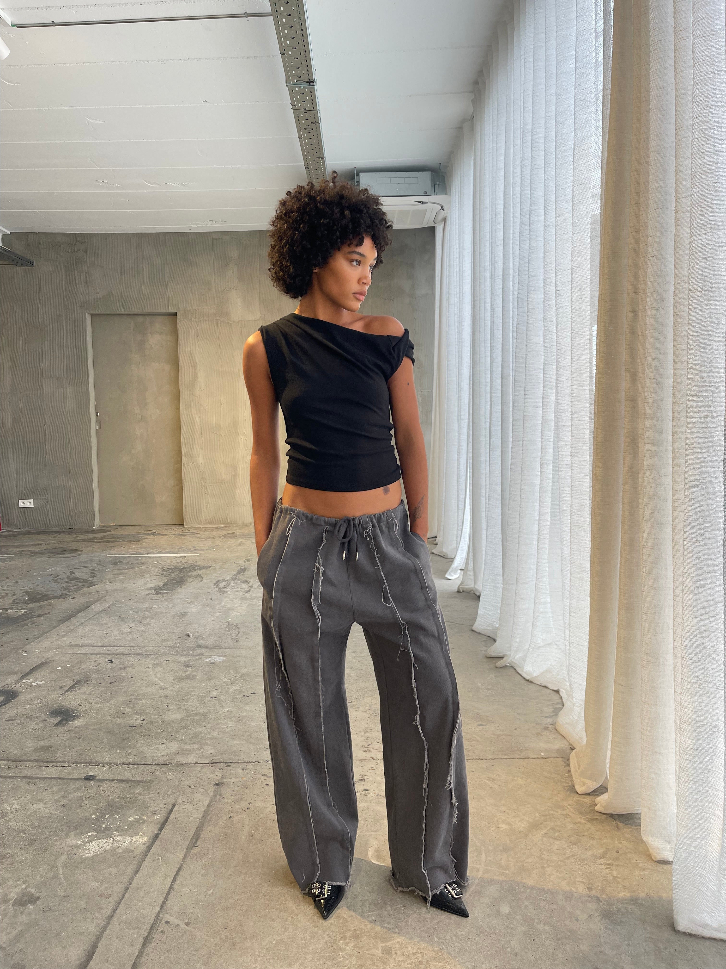 Calça Jogger com Franjas Cinza
