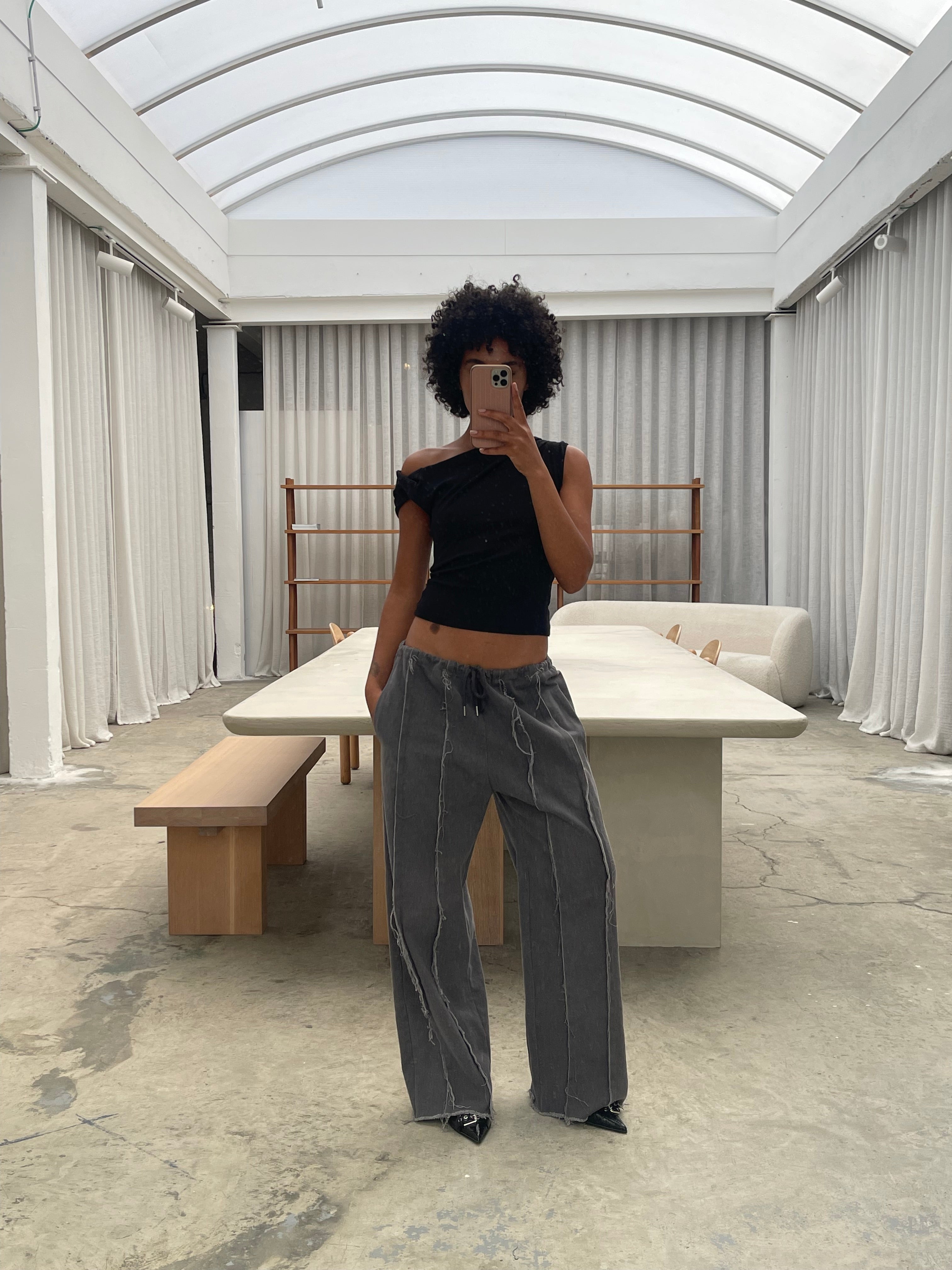 Calça Jogger com Franjas Cinza