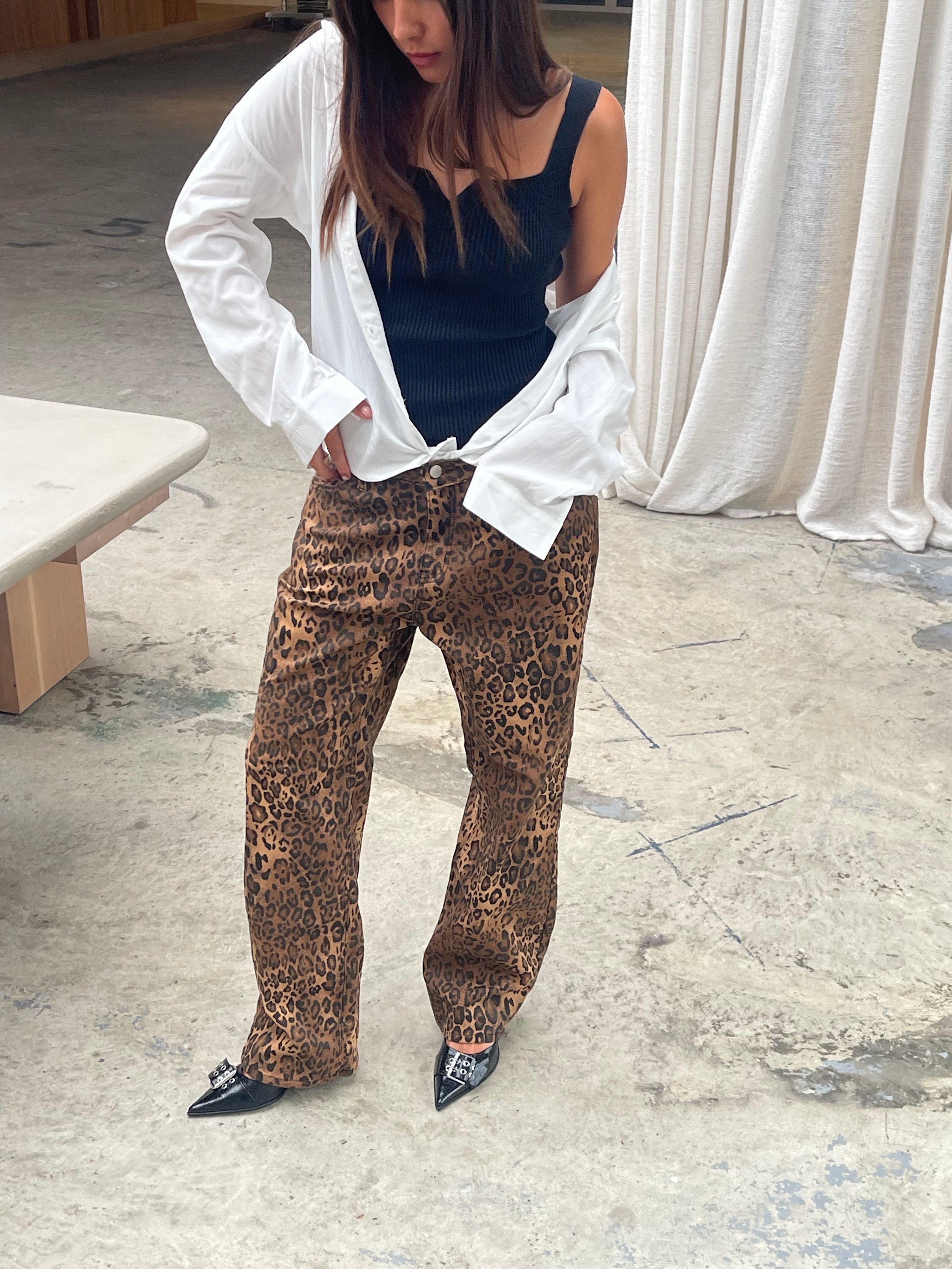Calça Jeans Reta Leopardo