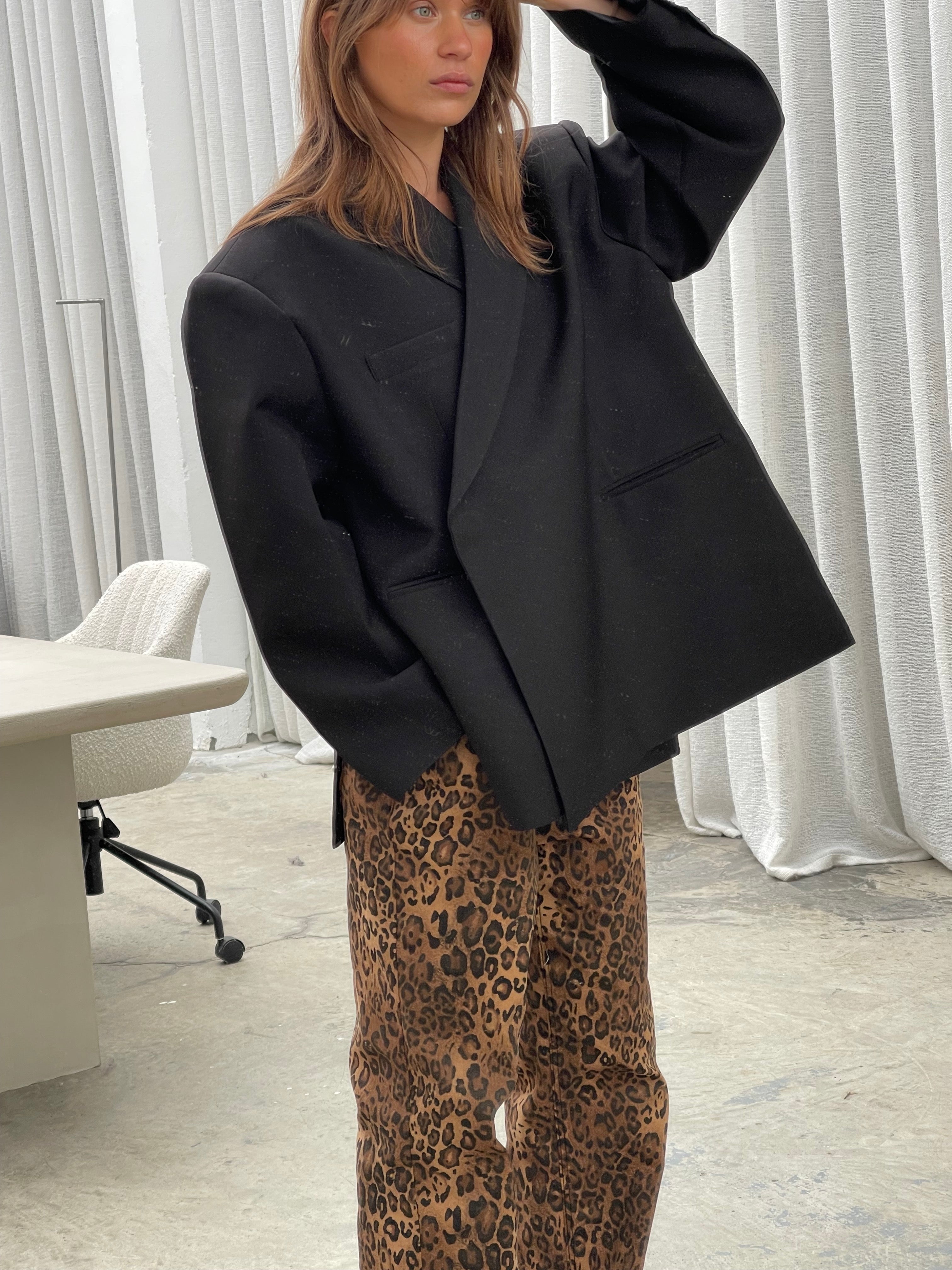 Calça Jeans Reta Leopardo