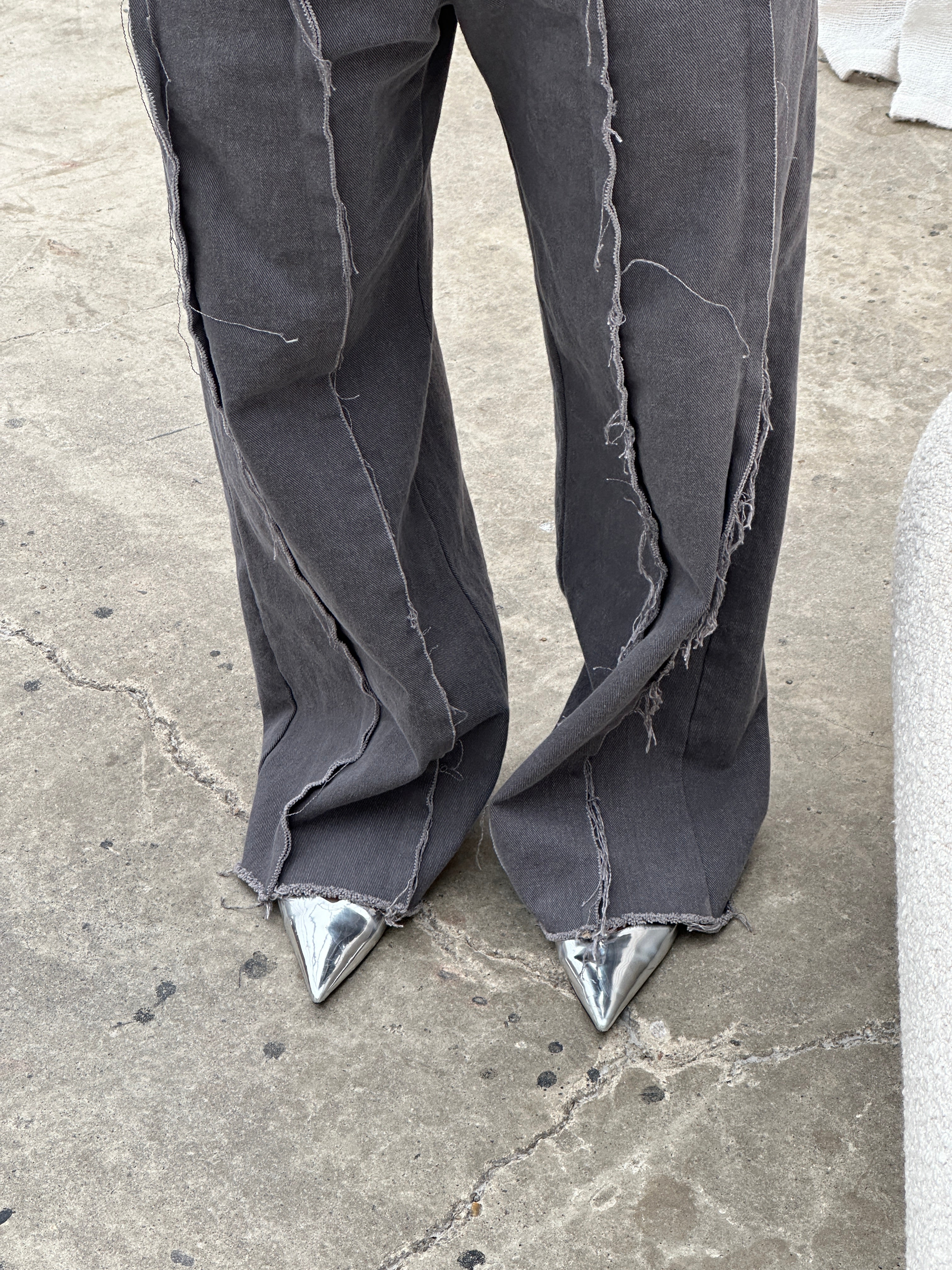 Calça Jogger com Franjas Cinza