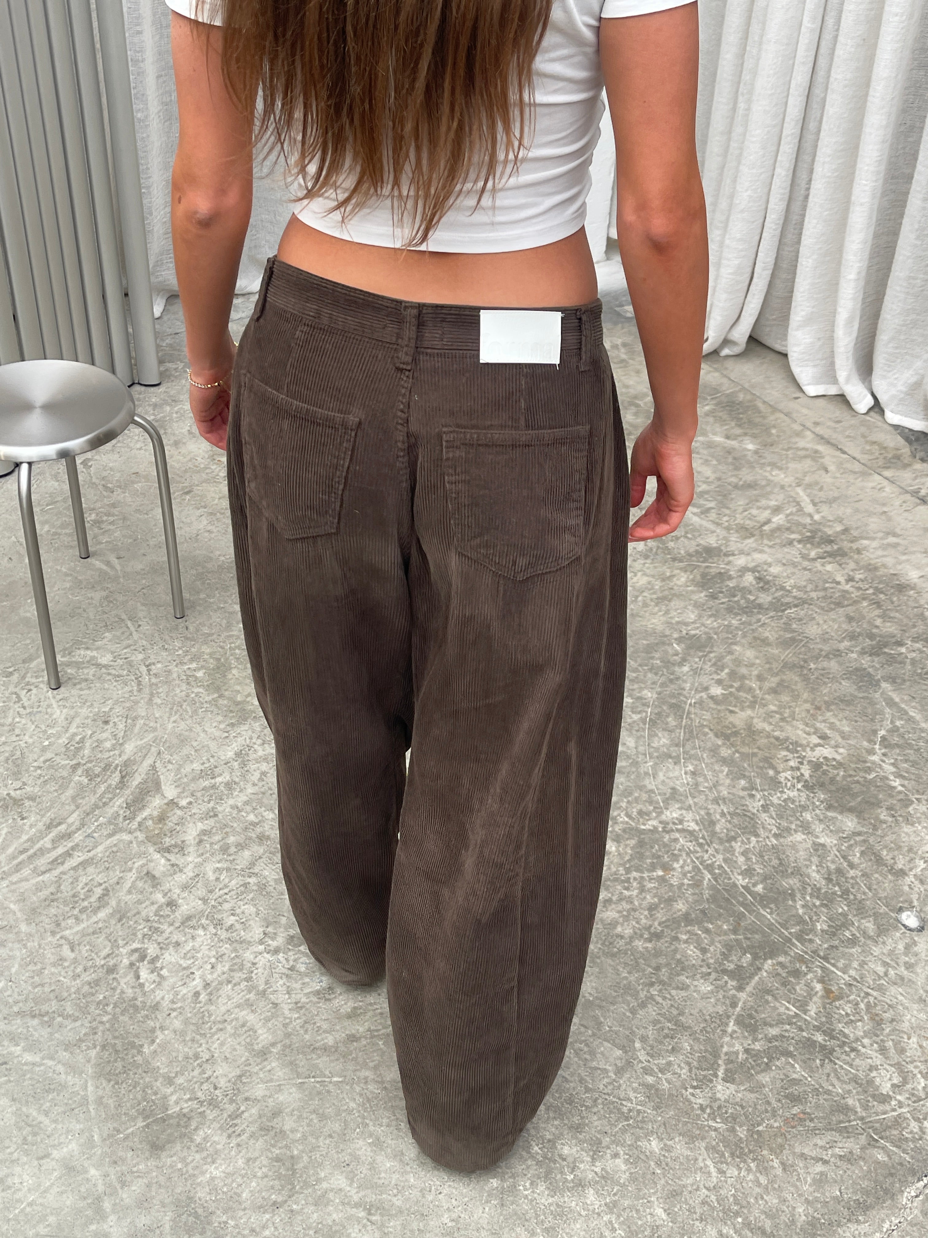 Calça Pantalona Larga de Veludo Cotelê Marrom Cáqui