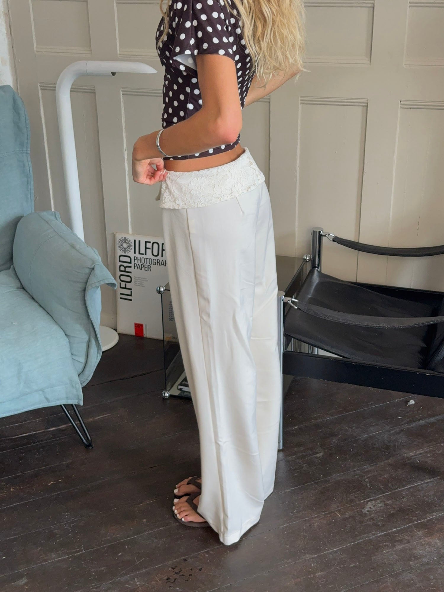 Calça Calsia com acabamento de renda - Off white